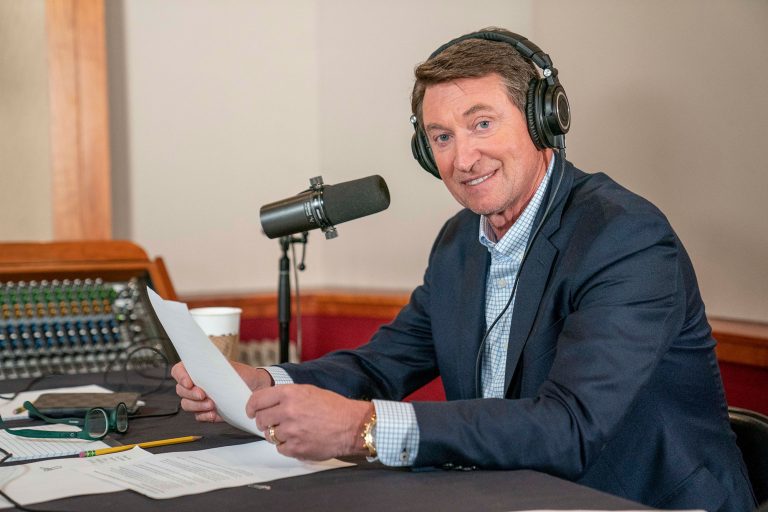 Wayne Gretzky joins TNT’s NHL broadcasting team